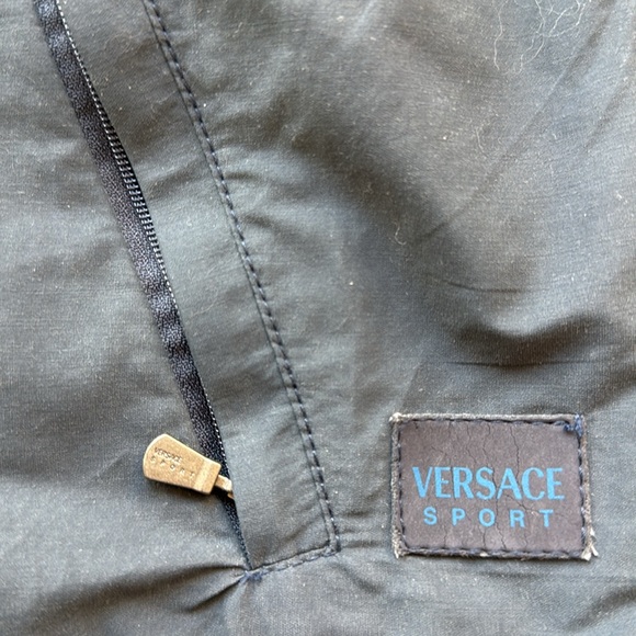 Versace Sports Vest that is Stylish, Comfortable and Luxurious - Picture 3 of 13